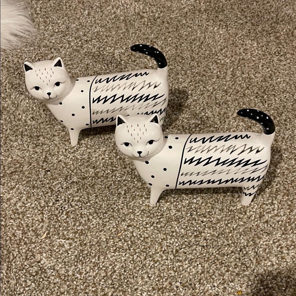 Playful Black and White Cat Figurines